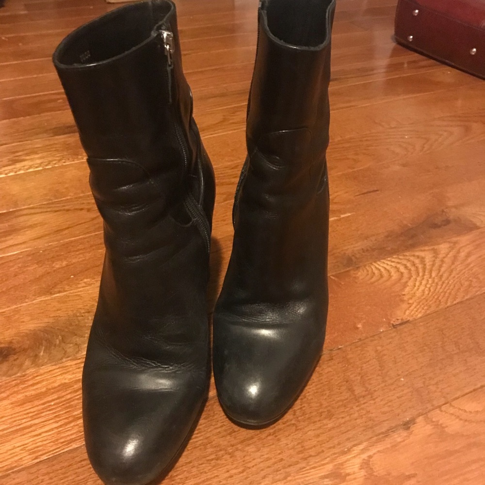 Black heeled boots